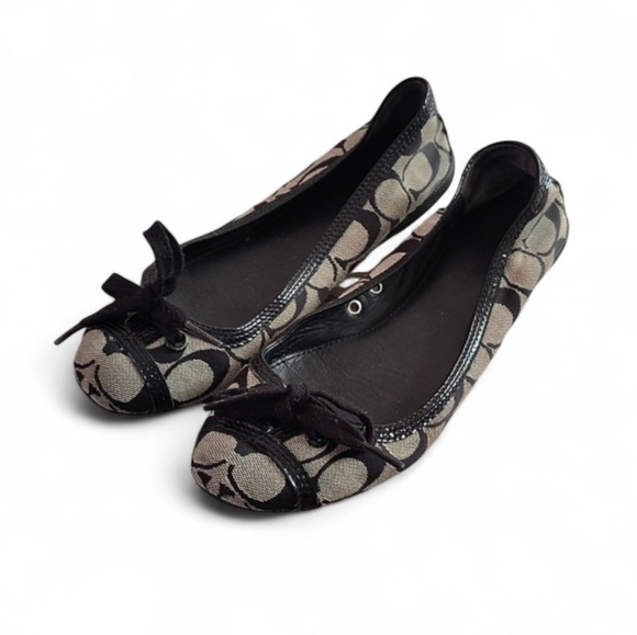 Coach Signature Women's Flats 8 Wide - Picture 1 of 11